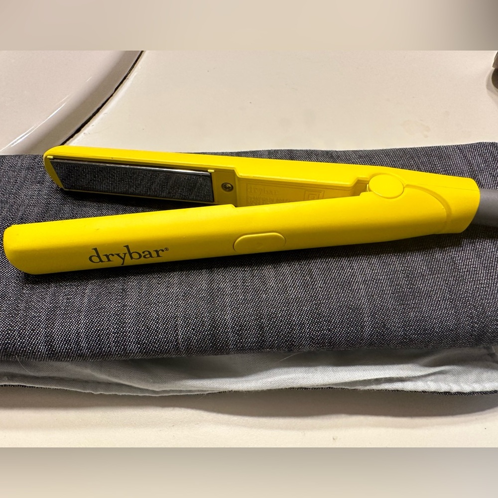 Hair straightener travel size